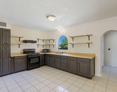 400 De Vargas Drive - Photo Thumbnail 4