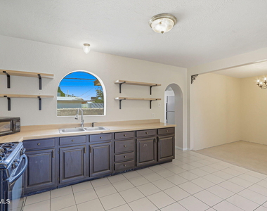 400 De Vargas Drive - Photo Thumbnail 7