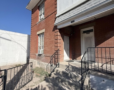 1526 Yandell Drive - Photo Thumbnail 5