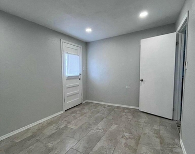 10216 Celedon Circle - Photo Thumbnail 12