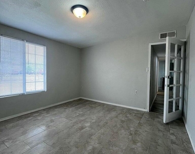10216 Celedon Circle - Photo Thumbnail 19