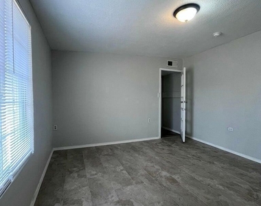 10216 Celedon Circle - Photo Thumbnail 22