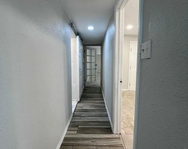 10216 Celedon Circle - Photo Thumbnail 8