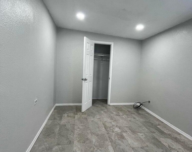 10216 Celedon Circle - Photo Thumbnail 10