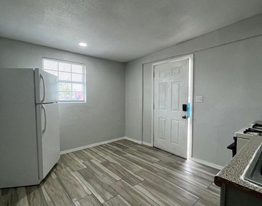 10216 Celedon Circle - Photo Thumbnail 5