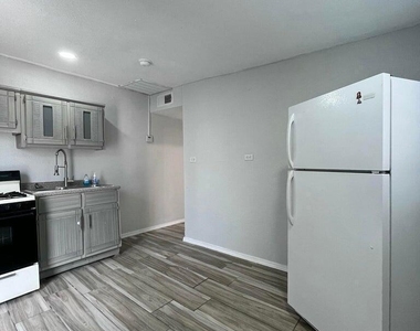 10216 Celedon Circle - Photo Thumbnail 4