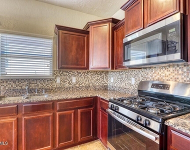 13272 Emerald Glen Street - Photo Thumbnail 11
