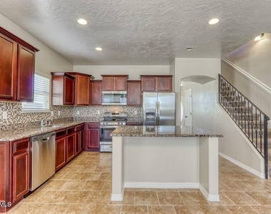 13272 Emerald Glen Street - Photo Thumbnail 15