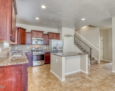 13272 Emerald Glen Street - Photo Thumbnail 7