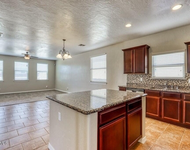 13272 Emerald Glen Street - Photo Thumbnail 9