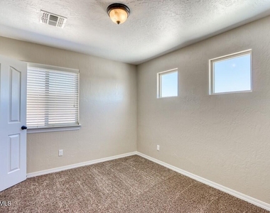 13272 Emerald Glen Street - Photo Thumbnail 32