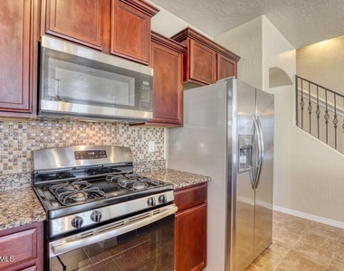 13272 Emerald Glen Street - Photo Thumbnail 12
