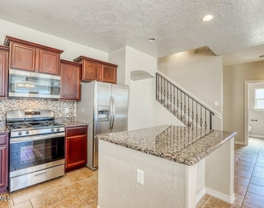 13272 Emerald Glen Street - Photo Thumbnail 13