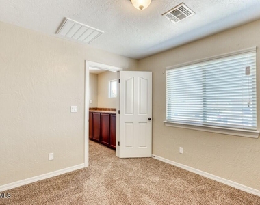 13272 Emerald Glen Street - Photo Thumbnail 30