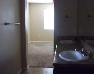 857 Blue Park Avenue - Photo Thumbnail 14