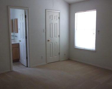 857 Blue Park Avenue - Photo Thumbnail 10