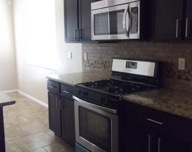 857 Blue Park Avenue - Photo Thumbnail 7