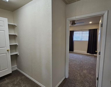5644 Prince Edward Avenue - Photo Thumbnail 18