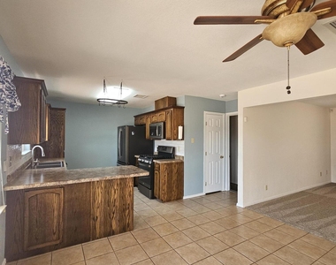 5644 Prince Edward Avenue - Photo Thumbnail 15