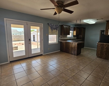 5644 Prince Edward Avenue - Photo Thumbnail 9