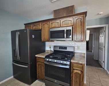 5644 Prince Edward Avenue - Photo Thumbnail 14