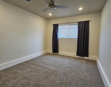 5644 Prince Edward Avenue - Photo Thumbnail 22