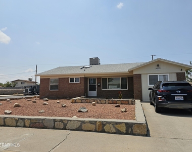 5644 Prince Edward Avenue - Photo Thumbnail 3