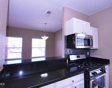 14344 Venecia Drive - Photo Thumbnail 7