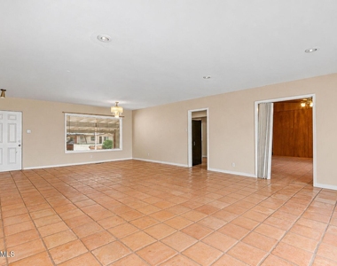 4233 Hampshire Lane - Photo Thumbnail 24