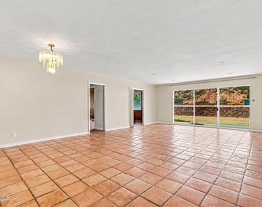 4233 Hampshire Lane - Photo Thumbnail 5
