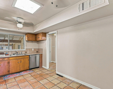 4233 Hampshire Lane - Photo Thumbnail 13