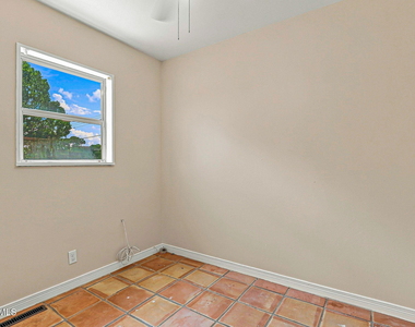 4233 Hampshire Lane - Photo Thumbnail 27