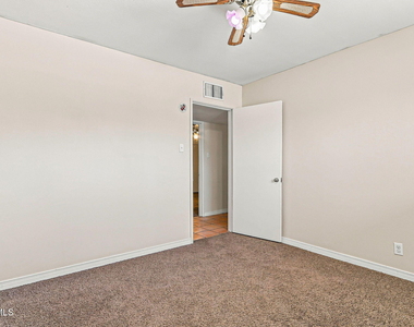 4233 Hampshire Lane - Photo Thumbnail 31
