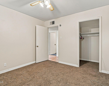 4233 Hampshire Lane - Photo Thumbnail 33