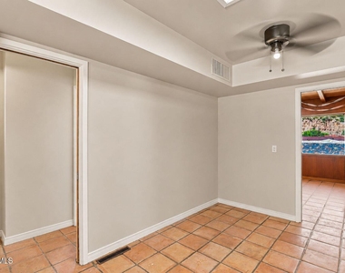 4233 Hampshire Lane - Photo Thumbnail 23