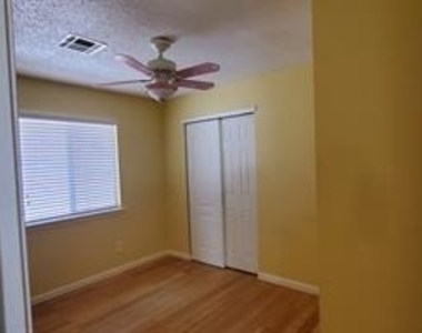 12537 Robert David Drive - Photo Thumbnail 10
