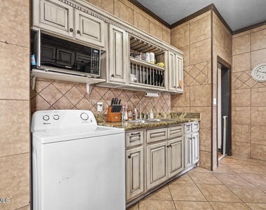 146 Brown Street - Photo Thumbnail 1