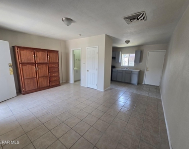 3923 Laredo Avenue - Photo Thumbnail 1
