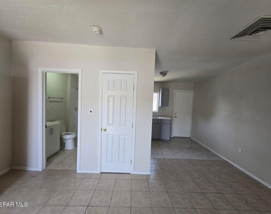 3923 Laredo Avenue - Photo Thumbnail 2