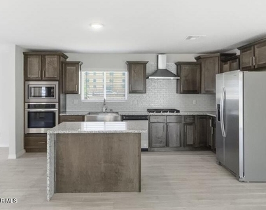 565 Gallagher Street - Photo Thumbnail 11
