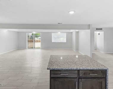 565 Gallagher Street - Photo Thumbnail 6