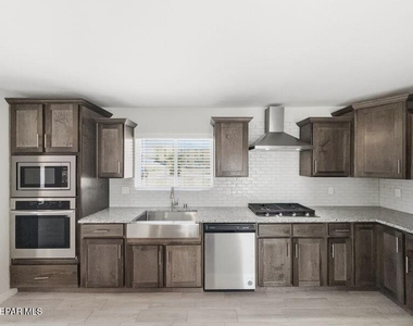 565 Gallagher Street - Photo Thumbnail 7
