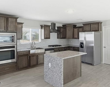 565 Gallagher Street - Photo Thumbnail 9