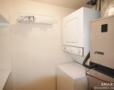 16 Oakwood Avenue - Photo Thumbnail 5