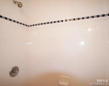 16 Oakwood Avenue - Photo Thumbnail 4