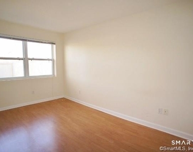 16 Oakwood Avenue - Photo Thumbnail 2