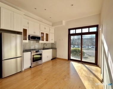2 Hollyhock Road - Photo Thumbnail 3