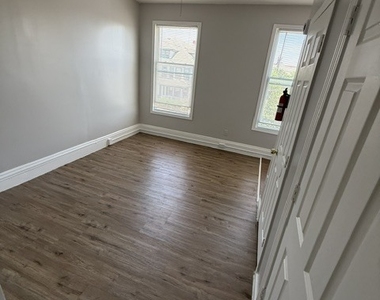 1071 Iranistan Avenue - Photo Thumbnail 2