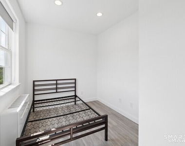 804 Main Street - Photo Thumbnail 5