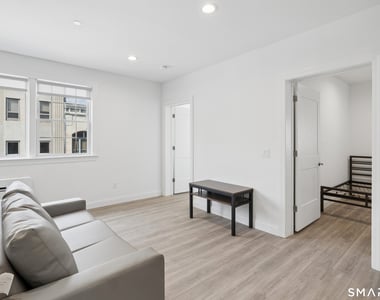 804 Main Street - Photo Thumbnail 2